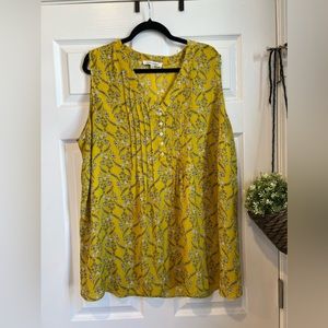 Rose and Olive half button down pleated detail sleeveless tank size 3